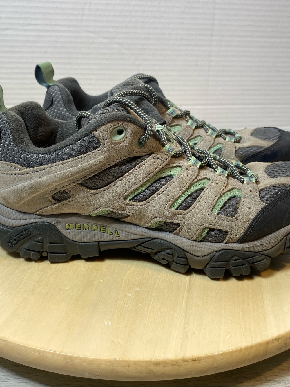 Merrell Moab Hiking Shoes Women’s Size 8 Drizzle Mint Gray Vibram Outdoor Trail